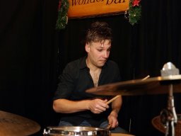 2024 &raquo; Phipu Gerber's Bluedög live (29.11.24)